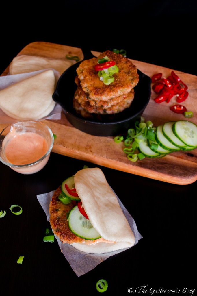 crispy prawns cake in steamed folded buns9