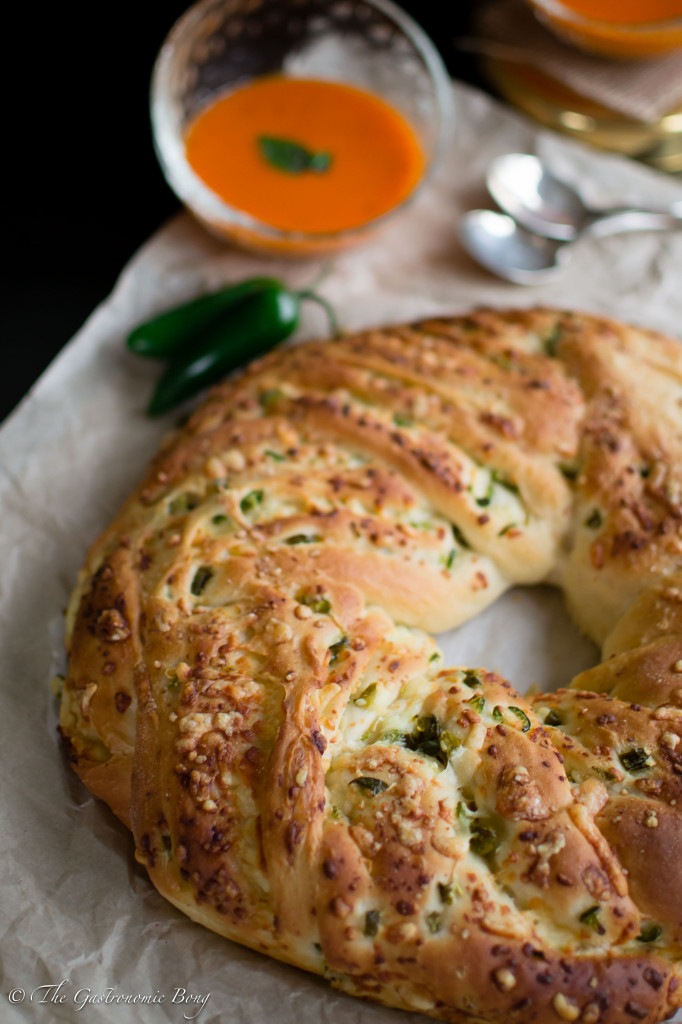 Jalapenos and Sharp Cheddar Bread Wreath Jalapenos and Sharp Cheddar Bread Wreath